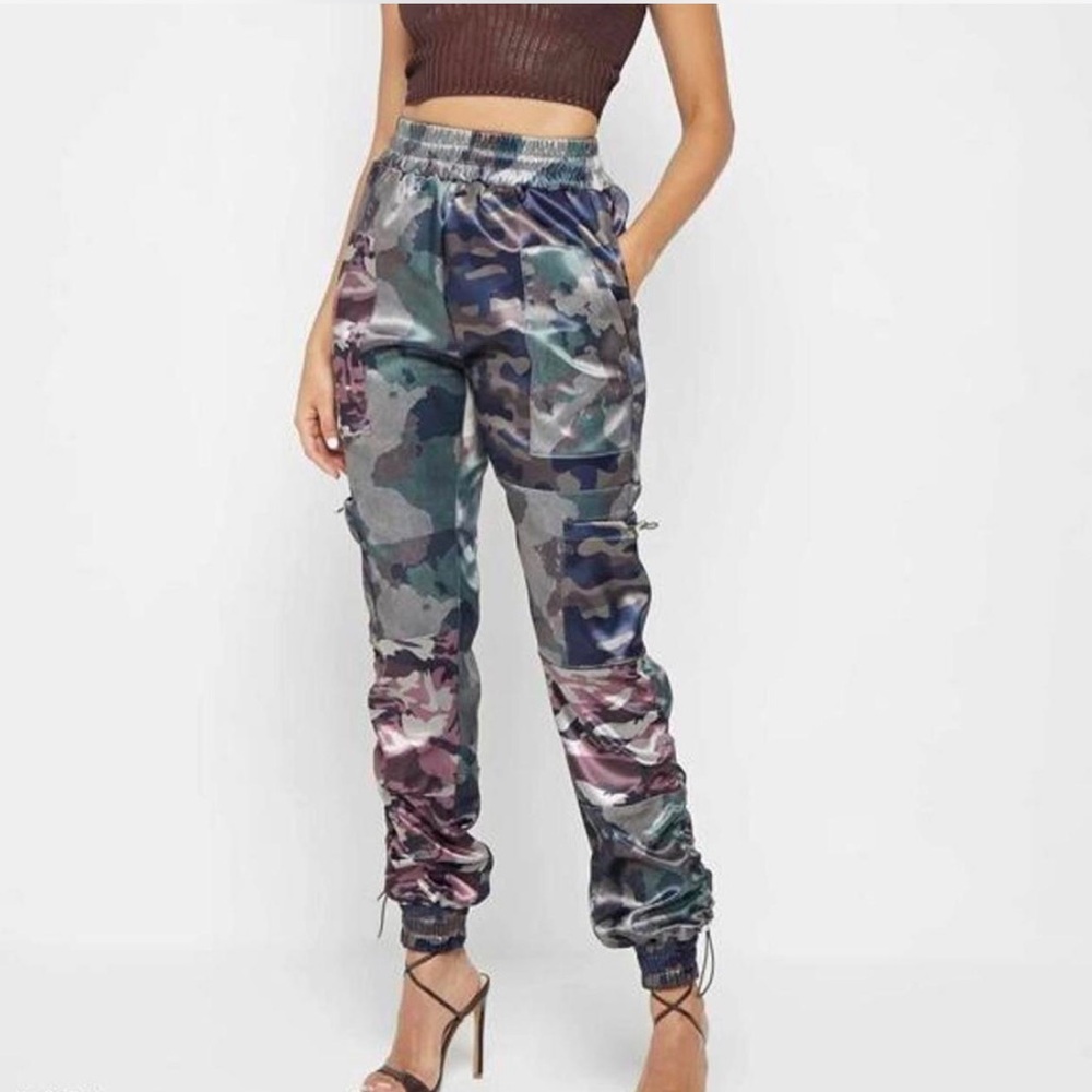 NWOT Patchwork camo print cargo joggers